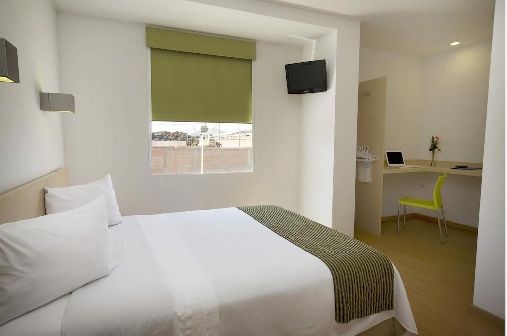 One Aguascalientes Sur Hotel Exterior photo