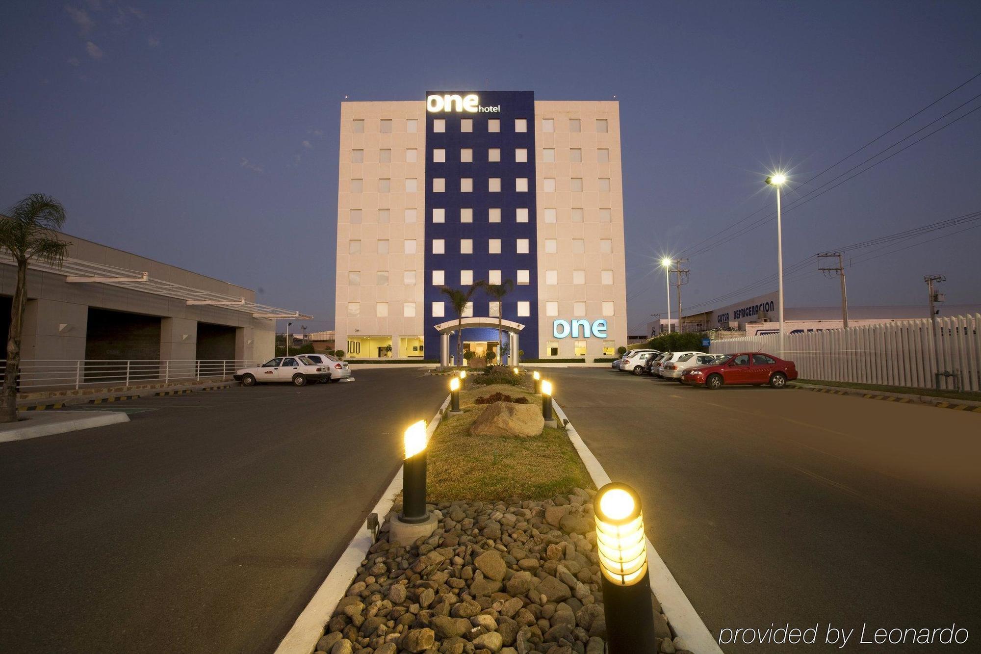 One Aguascalientes Sur Hotel Exterior photo