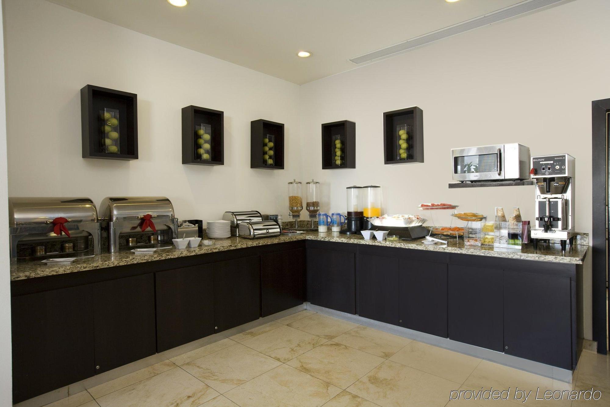 One Aguascalientes Sur Hotel Restaurant photo