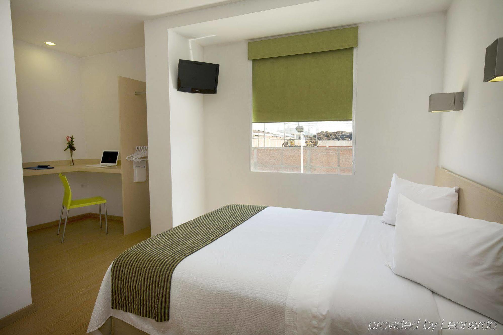 One Aguascalientes Sur Hotel Room photo